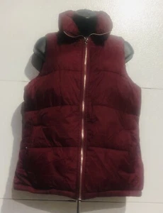 Old Navy Puffer Vest Burgundy Women’s Size Medium Full Zipper Snap Pockets - Picture 1 of 5