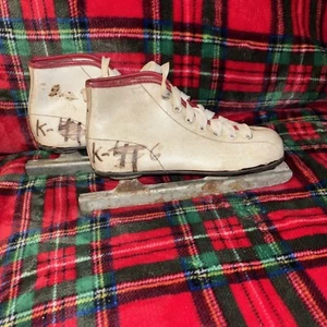 Vintage Schlittschuhe weiß Größe Jugend 13 Winter Heim Deko guter Zustand - Bild 1 von 4