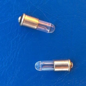 2 Lampada Chiave Auto per Renault Peugeot VW Toyota BMW Skoda Miniatura Lampadina 1,5V - Foto 1 di 3