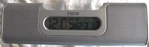 iHome (iH8) Silver ipod Speaker Dock Dual Alarm Clock Radio w/Remote - Picture 1 of 8