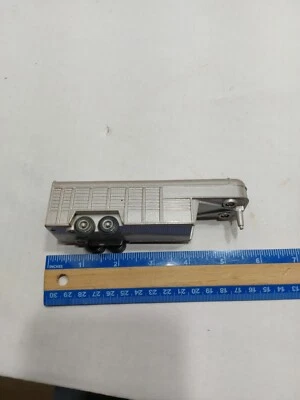 ERTL Cattle/Horse Gooseneck Double Axle Tandem Farm Trailer Toy 1/64 Diecast B73 - Image 1 of 4