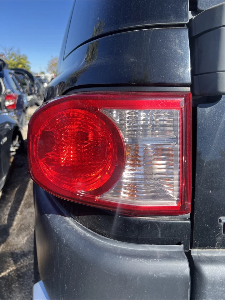 Conjunto de luces traseras del lado izquierdo del conductor Toyota FJ Cruiser 2007-2011 OEM Foto 1 de 4