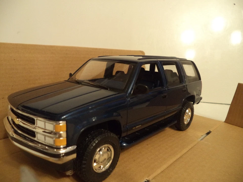 AMT ERTL 1996 Chevrolet Tahoe Promo Dealer SUV Blue Plastic Model NEW IN BOX - Image 1 of 4