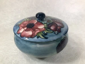 vintage 1950s’ Moorcroft Covered Bowl - Picture 1 of 12