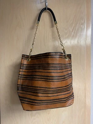 Bolso de Mano Zaya Mujer con Tirantes Sobre el Hombro en Patrón Rayas Negro y Marrón Foto 1 de 3