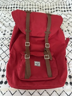 Mochila roja Herschel Supply Co Little America Foto 1 de 4