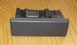 2011 Jeep Liberty Glove Box Latch Handle - Black - Bild 1 von 5