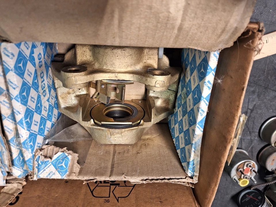 Mercedes Benz Brake Caliper  280SE 300SD 380SE 450/450SEL 1973-1985 0034211198 - Image 1 of 4
