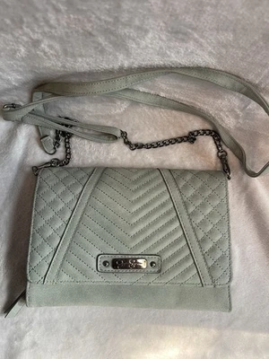 Bolso de mano Jessica Simpson verde salvia Foto 1 de 4