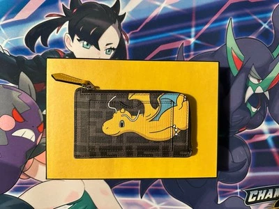Fendi x FRGMT x Pokemon FF Tela Portatarjetas Estuche Dragonite Foto 1 de 4