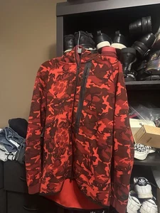 Men’s Red Camouflage Nike Tech Jacket Size L - Picture 1 of 5
