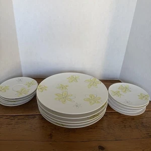 Servizio piatti vintage Lucent melaminico giallo e bianco floreale MCM retrò set 15 pezzi - Foto 1 di 17