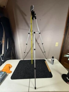 Camera Tripod, 43" extension. - Picture 1 of 6