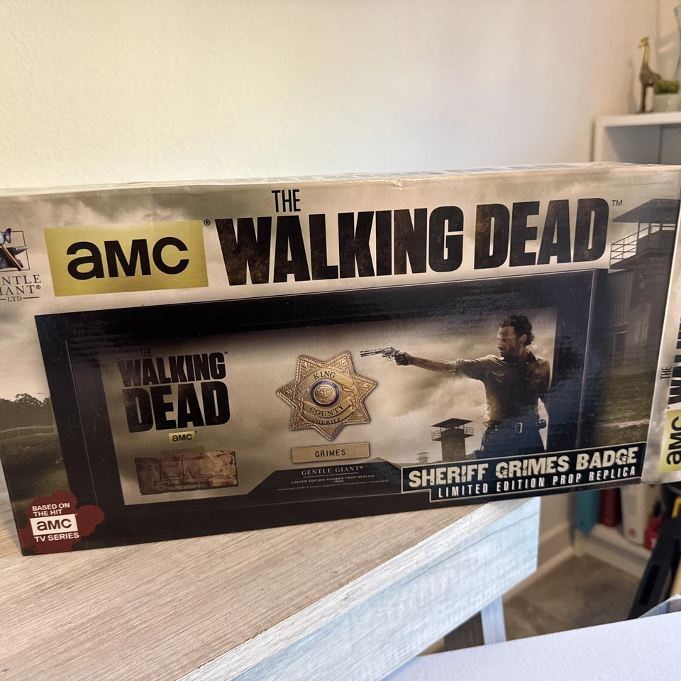 Suave Gigante Walking Dead Sheriff Rick Grimes Insignia Utilería Autógrafo Réplica #714 Foto 1 de 4