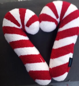 2 Cuscini Natalizi Peluche Tufted Candy Cynthia Rowley o un Cuore San Valentino - Foto 1 di 3