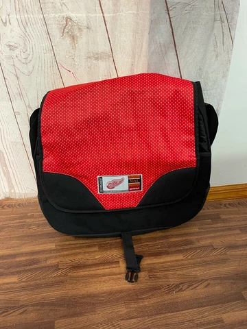 Technomesh Authentic Gear Detroit Red Wings Shoulder Bag Black / Red Color Cover