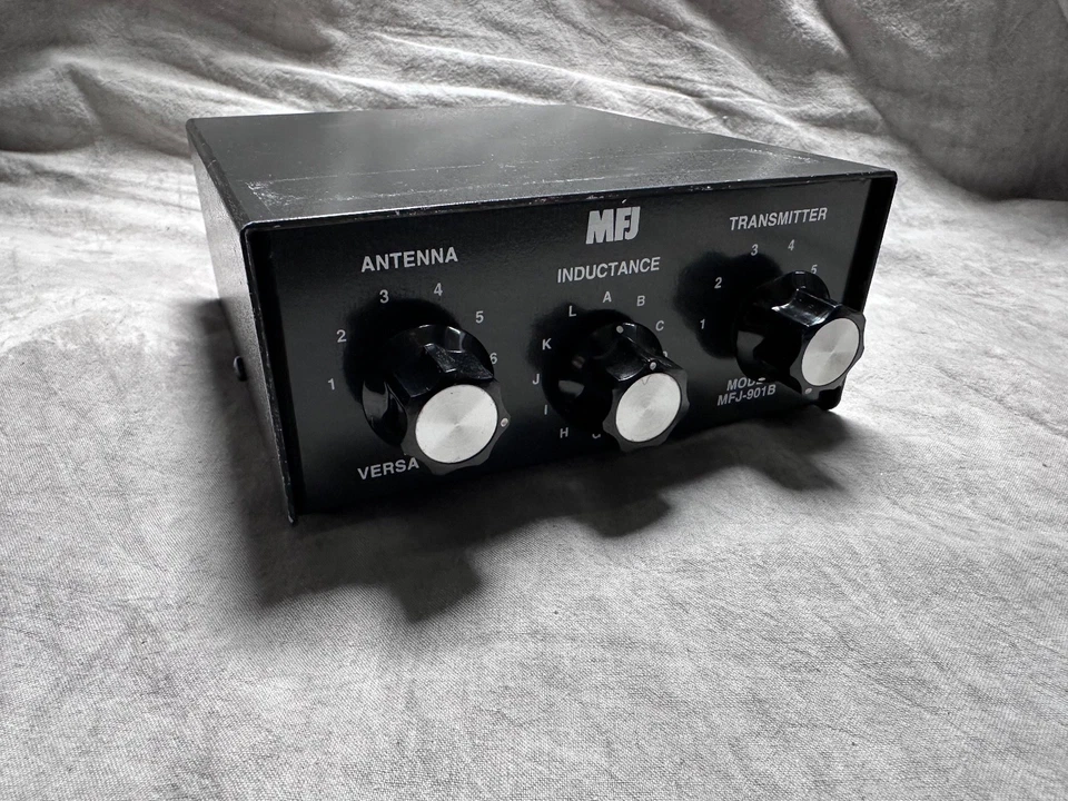 MFJ-901B Versa-Tuner Antenna Tuner - Image 1 of 4