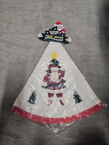 Falda de fieltro vintage de Santa's Best Tree nueva en paquete difícil de encontrar T26 - Imagen 1 de 5