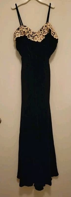 Vestido de noche de terciopelo negro y encaje de colección años 30/40 corte sesgado, etiqueta: Jelloff, DC  Foto 1 de 4