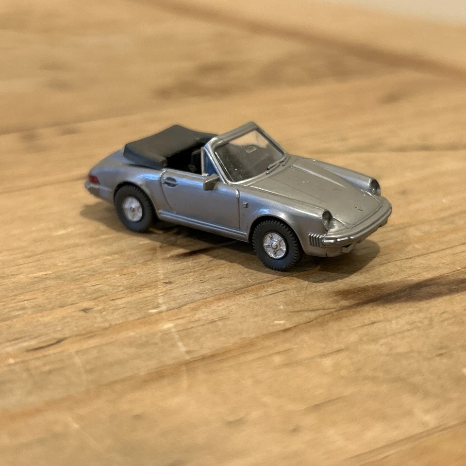 Coche miniatura de juguete vintage Wiking Porsche 911C 1:87 plateado convertible Foto 1 de 4
