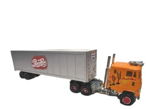 Oldtimer Majorette Tieflader Ford 1:87 Made in France - zieht einen Oldtimer Pepsi - Bild 1 von 5