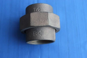 VR526B- Bänninger Rotguss Rohrverschraubung 1 1/2" IG / IG flachdicht. Mod 3330 - Bild 1 von 2