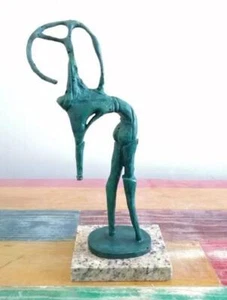 UMBERTO BOCCIONI ESCULTURA DE BRONCE "MUJER" FIRMADA Y NUMERADA - Imagen 1 de 6
