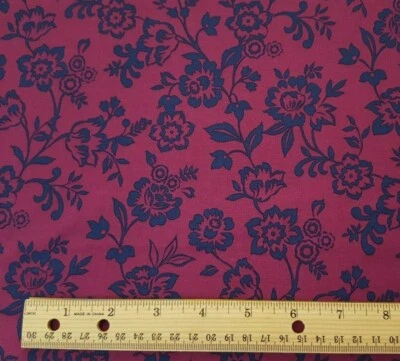 Let It Grow por Nancy Rink Marcus Brothers vino floral azul marino Foto 1 de 3