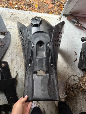 TANQUE DE COMBUSTIBLE DE GASOLINA KTM 250 SXF - USADO Foto 1 de 4