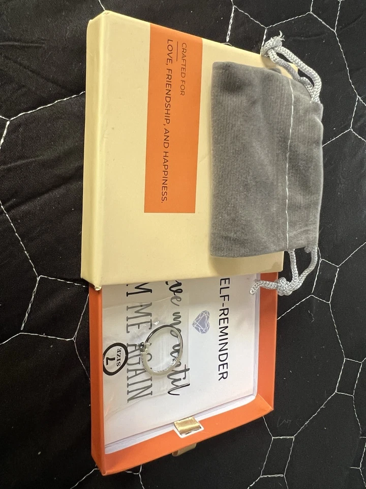 ANILLO LOVE ME HASTA QUE ME VUELVA NEGRO CORTE CORAZÓN MEDIO ESMALTE TALLA 7 Foto 1 de 1