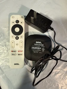 Dispositivo de transmisión Onn Android TV 4K UHD con control remoto por voz - Imagen 1 de 3