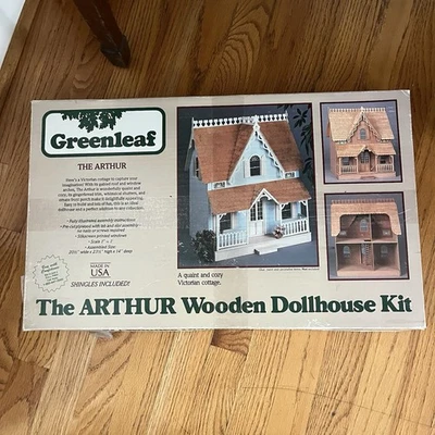Винтажный деревянный викторианский коттедж кукольный домик Greenleaf The Arthur в открытой коробке - Изображение 1 из 4