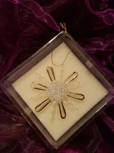  Avon schimmernde Schneeflocke gesponnenes Glas 22K Goldrand Ornament 4" Neu in Box 1997 - Bild 1 von 8