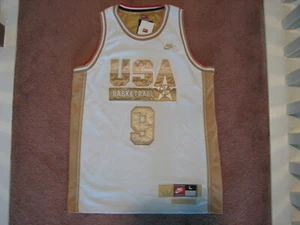 NIKE MICHAEL JORDAN # 9 GOLD MIDALIST OLYMPISCHES TRIKOT GRÖSSE: MITTEL - Bild 1 von 8