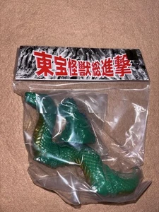 Sunguts Manda 2nd & Varan Green Toho Kaiju Sofubi Figure WF Exclusive New - Picture 1 of 1