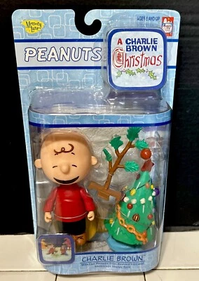 Gorra de Navidad Memory Lane A Charlie Brown árbol patético y revivido base de paisaje de nieve Foto 1 de 4