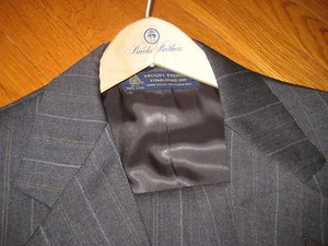 Vintage Brooks Brothers anthrazit grau ANZUG gestreift Jacke Hose Holzbügel 39 R - Bild 1 von 4