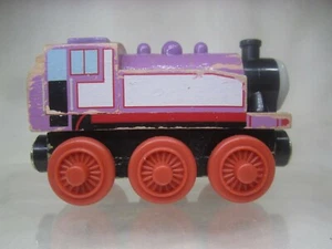 Tren motor ferrocarril madera Thomas & Friends Rosie magnético 2003 raro - Imagen 1 de 9
