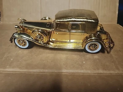 National Motor Museum Mint 1:32 Scale Die-Cast -  1932 Chrysler Lebaron Gold - Image 1 of 2