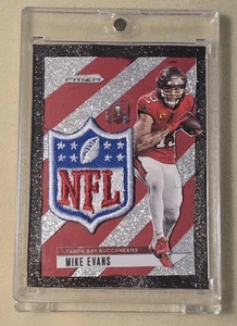 Mike Evans Personalizzato NFL Shield Patch Card 1/1 Tampa Bay Buccaneers Art #/1 - Foto 1 di 3