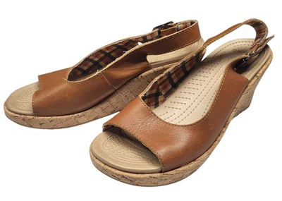 Sandalias de cuña Crocs para mujer A-Leigh de cuero marrón con tira y punta abierta de corcho talla 8 Foto 1 de 4