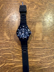 Ice Watch Black, Rubber Strap, Water Resistant, NEEDS NEW BATTERY - Picture 1 of 3
