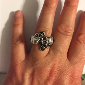 Punk Skulls Halloween Ring Jewelry, Size 7, Stainless Steel - Picture 1 of 3