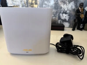 ASUS ZenWiFi XT8 AX6600 - White - No Box, perfect working order. - Photo 1/2