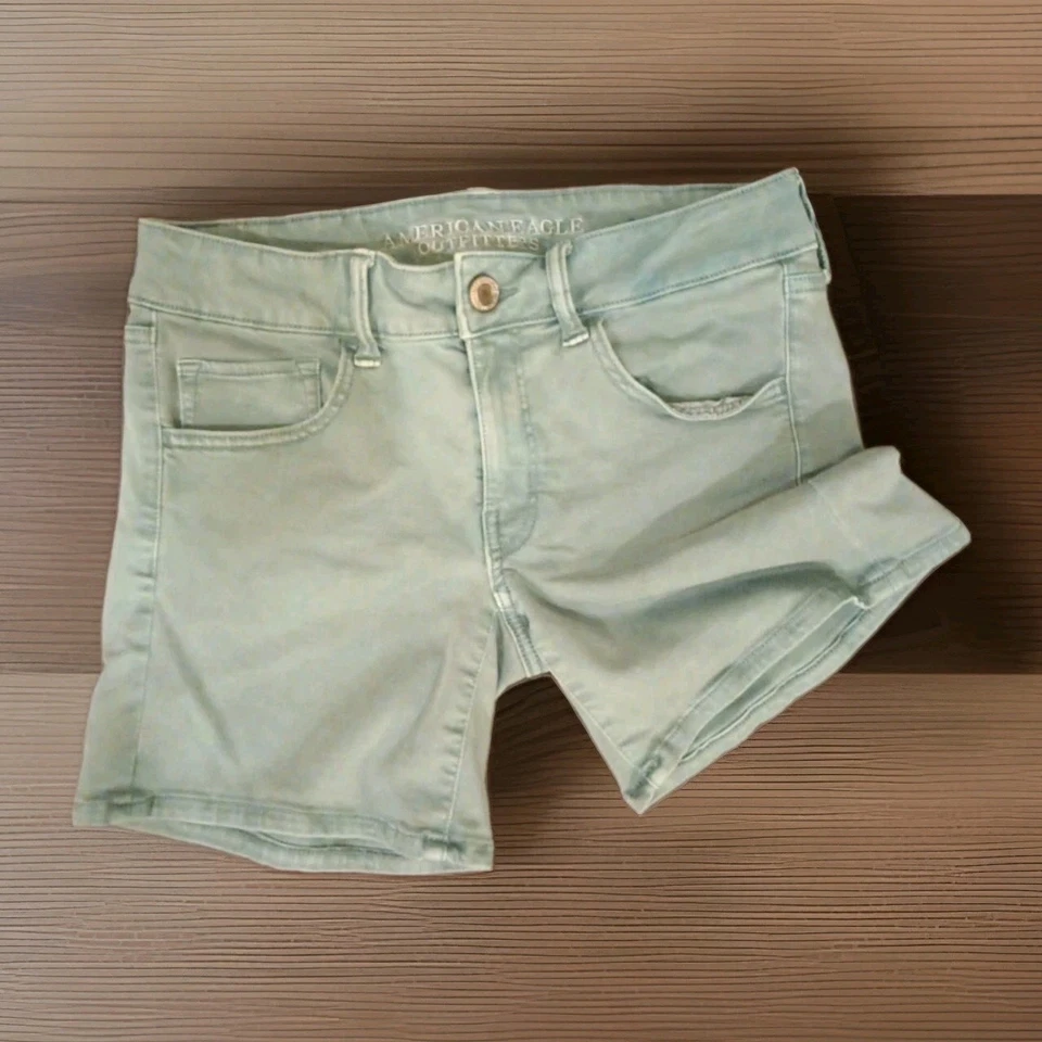 American Eagle Shorts Sz 6 Super Stretch Midi Stretch Denim Pockets Foam Green  - Image 1 of 4