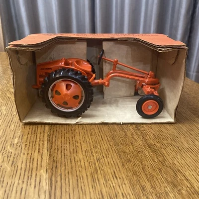 JE Scale Ertl 1948 Allis-Chalmers G Tractor 1/16 Die Cast Model #402 Boxed - Image 1 of 4