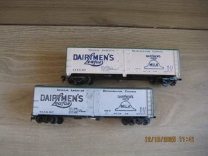 LIFELIKE Model Railways 2 DAIRYMENS LEAGUE BOX WAGONS TYCO style couplings - Picture 1 of 2