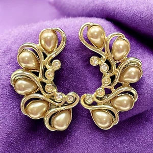 Sarah Coventry Clip On Earrings Honey Bunch 6799 Gold Tone Faux Pearl Rhinestone - Picture 1 of 6