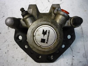 PINZA DE FRENO DELANTERA IZQUIERDA KAWASAKI 85-90 EN450 454 LTD OEM 43041-1203 - Imagen 1 de 8