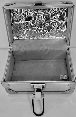 银色金属化妆盒/钱包带手柄 — 第 1/4 张图片